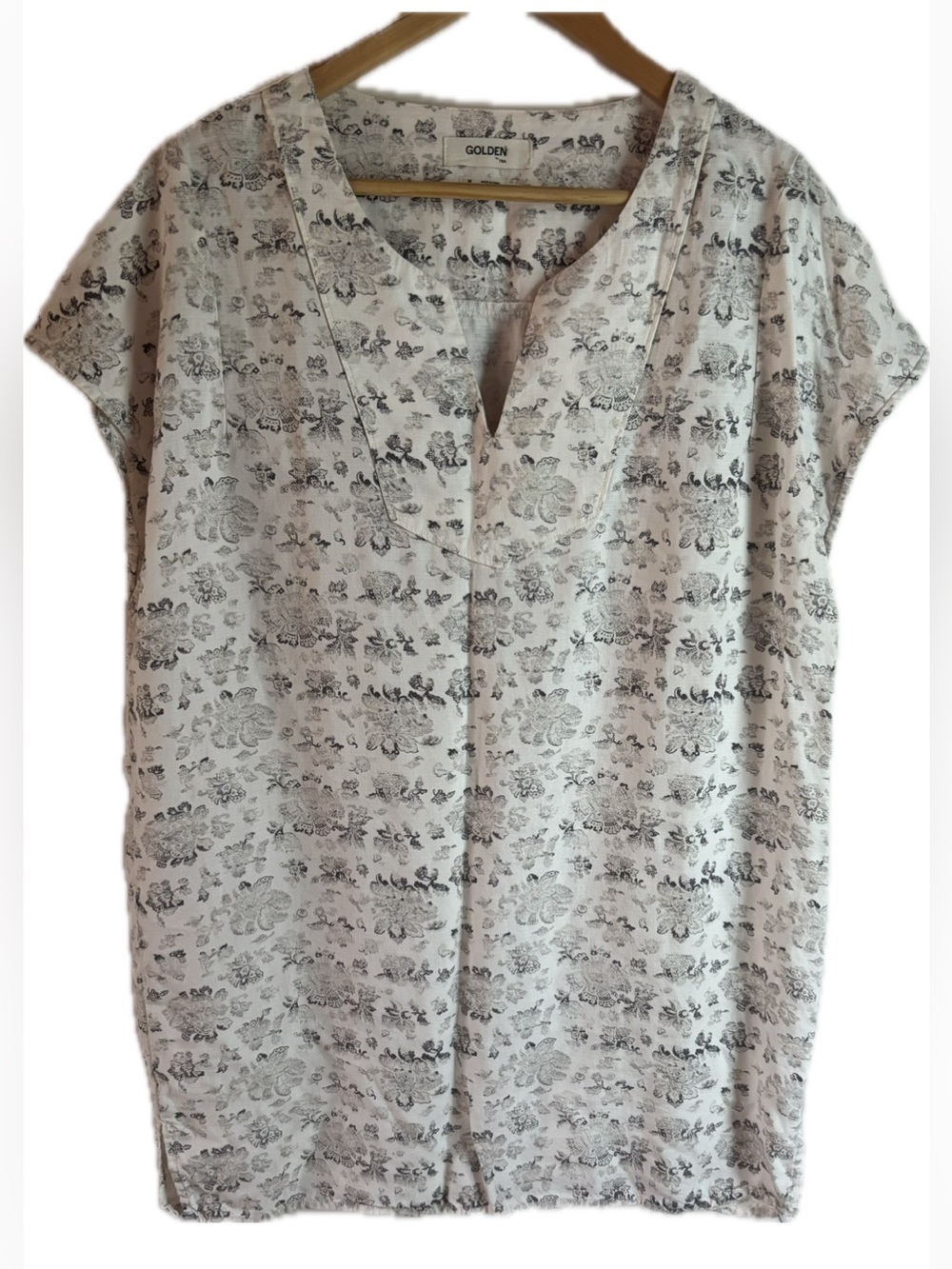 TNA Golden Lightweight V-Neck Tunic Top in Cream and Gray Floral
